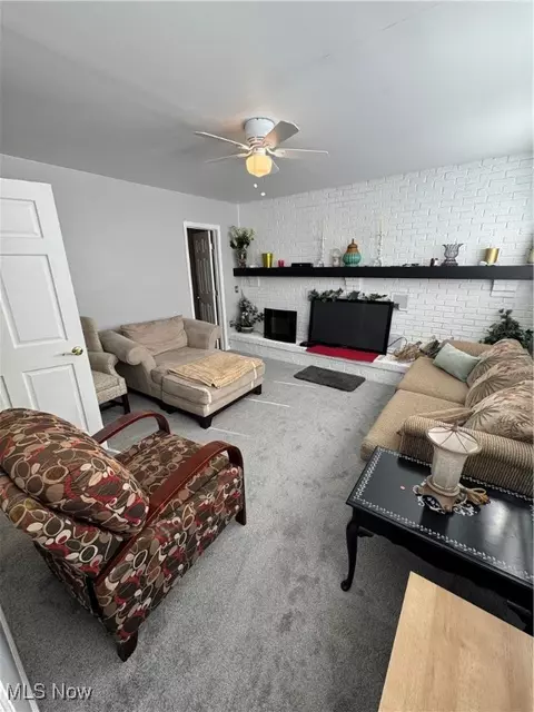 Living - 537 Willow Park Rd, Elyria, OH 44035 photo 2 of 2