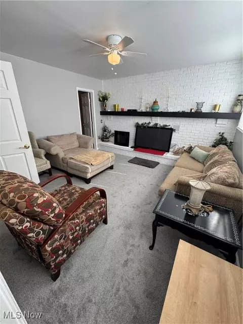 Living - 537 Willow Park Rd, Elyria, OH 44035 photo 1 of 2