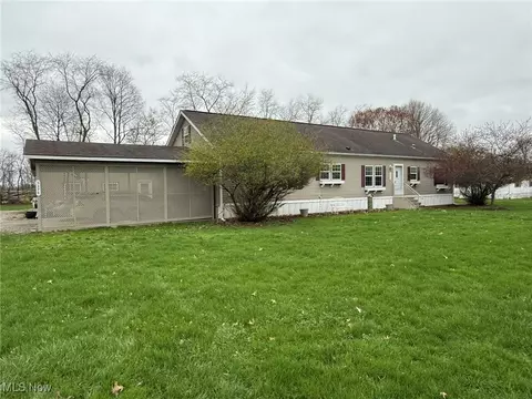 5374 Angela Dr #24, Beach City, OH 44608