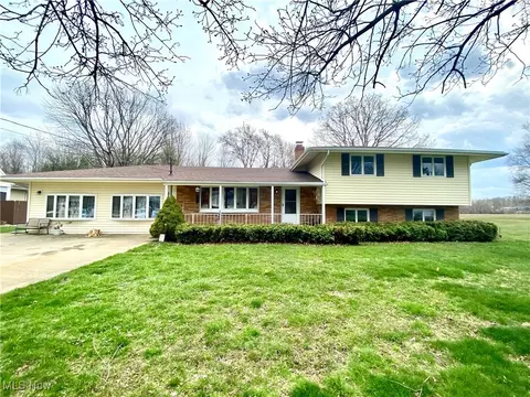 2934 Shirley St, North Kingsville, OH 44030