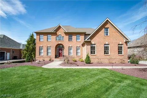 8021 Grayson Dr, Canfield, OH 44406