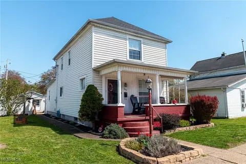 642 John St, Coshocton, OH 43812