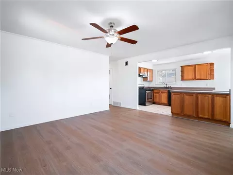 209 Franklin Ave, Elyria, OH 44035 photo 7