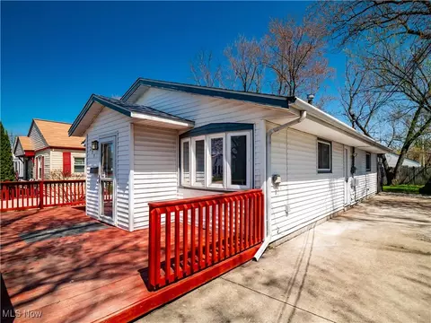 209 Franklin Ave, Elyria, OH 44035 photo 3