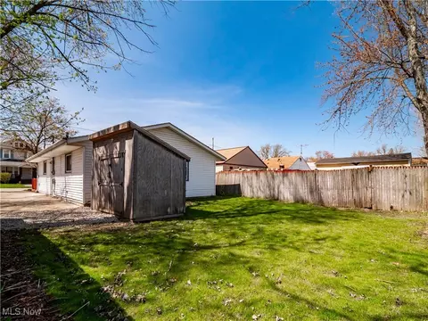 209 Franklin Ave, Elyria, OH 44035 photo 24