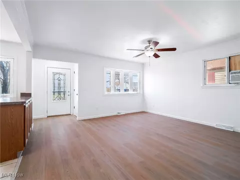 209 Franklin Ave, Elyria, OH 44035 photo 8