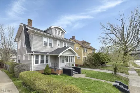 3313 E Overlook Rd, Cleveland Heights, OH 44118
