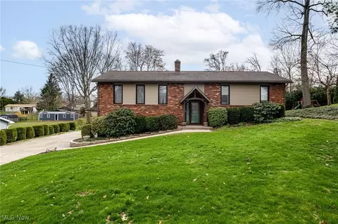 2246 Auberry Dr, Akron, OH 44312