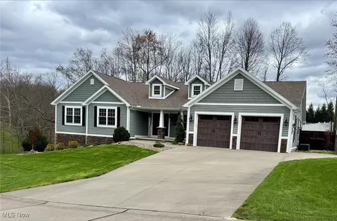 218 Summit Dr, Williamstown, WV 26187