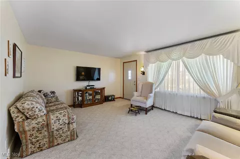 Living - 829 Larkridge Ave, Boardman, OH 44512 photo 1 of 1