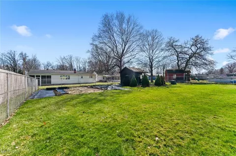 Exterior - 829 Larkridge Ave, Boardman, OH 44512 photo 4 of 5