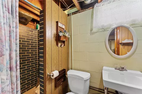 Bath - 829 Larkridge Ave, Boardman, OH 44512 photo 3 of 3