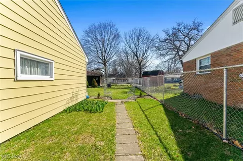 Exterior - 829 Larkridge Ave, Boardman, OH 44512 photo 5 of 5