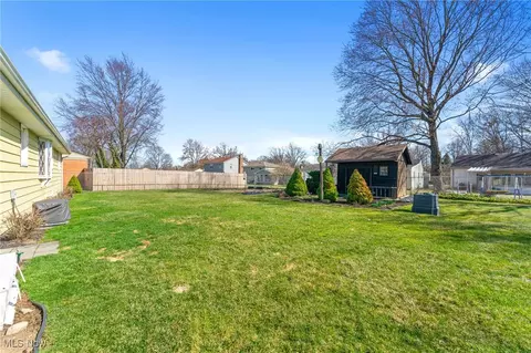 Exterior - 829 Larkridge Ave, Boardman, OH 44512 photo 2 of 5