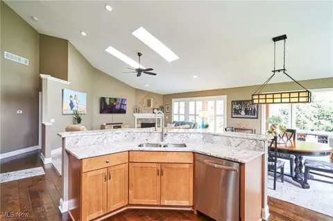 Kitchen - 1233 Clifford Dr, Copley, OH 44321 photo 4 of 4