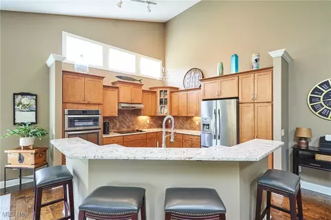 Kitchen - 1233 Clifford Dr, Copley, OH 44321 photo 2 of 4