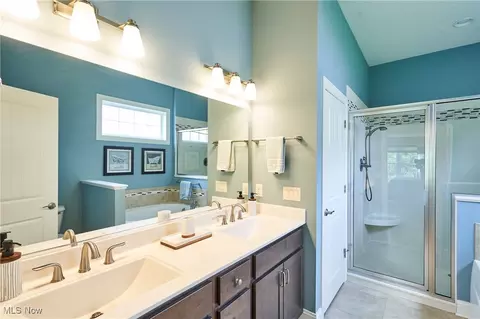 Bath - 1233 Clifford Dr, Copley, OH 44321 photo 2 of 3