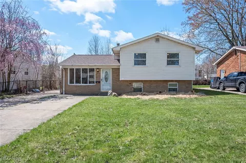 4124 Meadow Ln, Lorain, OH 44055