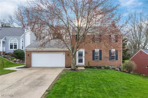 8272 Whiteridge Cir, North Canton, OH 44720