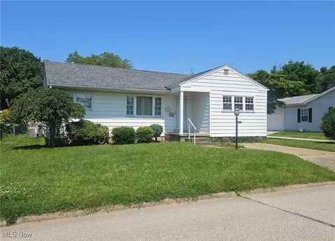 3509 11th Ave, Vienna, WV 26105