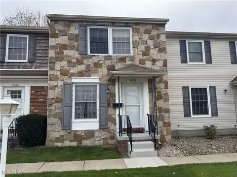 536 Austin Dr #B, Barberton, OH 44203