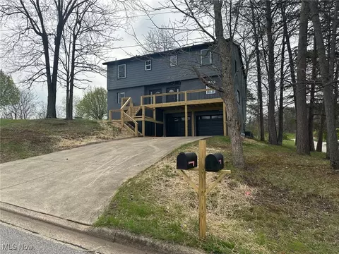 1113 Hillcrest St, Parkersburg, WV 26101