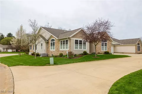 206 Woodbury Cir, Dalton, OH 44618