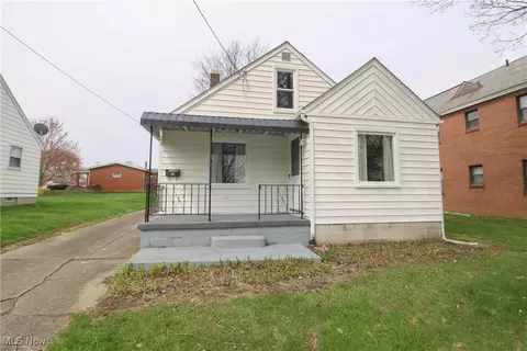 803 5th St, Struthers, OH 44471