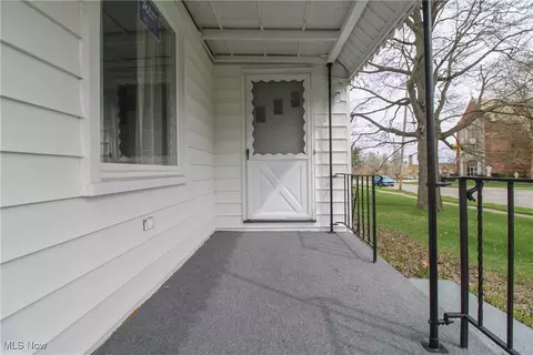 803 5th St, Struthers, OH 44471 photo 2