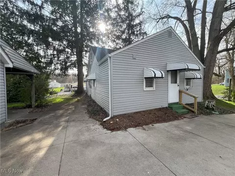 138 Dangel Ave, Akron, OH 44312