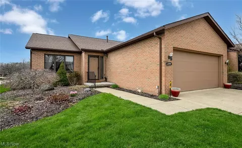 2144 Prestwick Dr, Uniontown, OH 44685