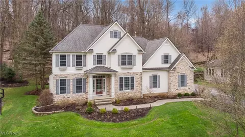 8025 Darbys Run, Chagrin Falls, OH 44023