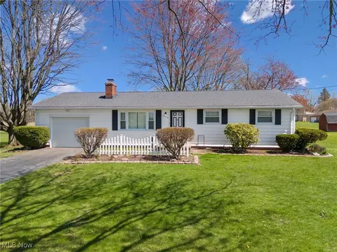4522 Chester Ave, Louisville, OH 44641