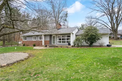 3908 Greenfield Rd, Uniontown, OH 44685