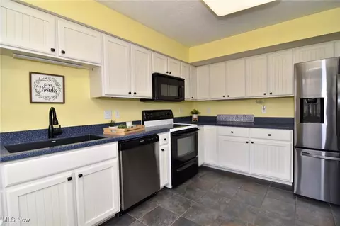700 Hampton Cir #6, Aurora, OH 44202 photo 8