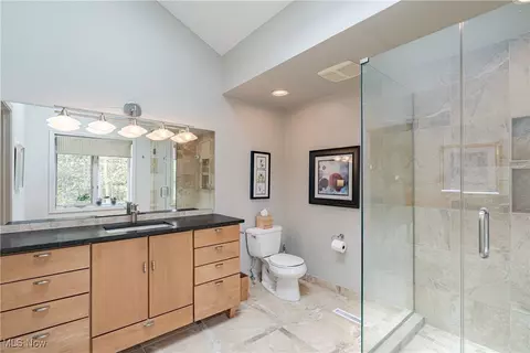 Bath - 28790 Inner Circle Ct, Solon, OH 44139 photo 3 of 5