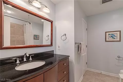Bath - 28790 Inner Circle Ct, Solon, OH 44139 photo 4 of 5