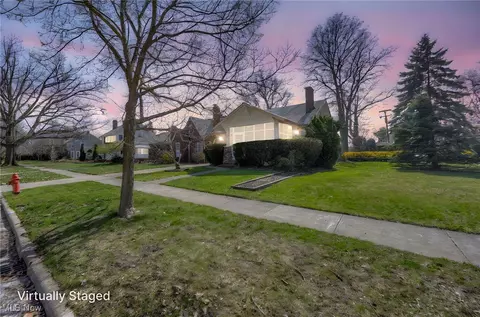 Exterior - 10 E 219th St, Euclid, OH 44123 photo 4 of 5