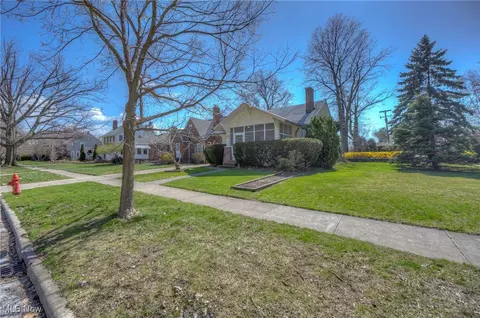 Exterior - 10 E 219th St, Euclid, OH 44123 photo 3 of 5