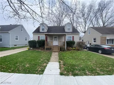 818 N Firestone Blvd, Akron, OH 44306