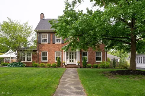 2870 Woodbury Rd, Shaker Heights, OH 44120