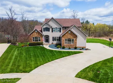 240 Aberdeen Ct, Columbiana, OH 44408