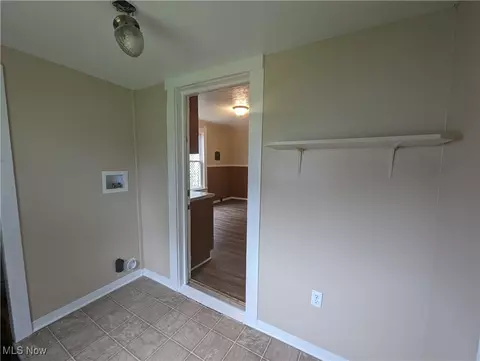 Entry Way - 1636 W 8th St, Ashtabula, OH 44004 photo 2 of 5