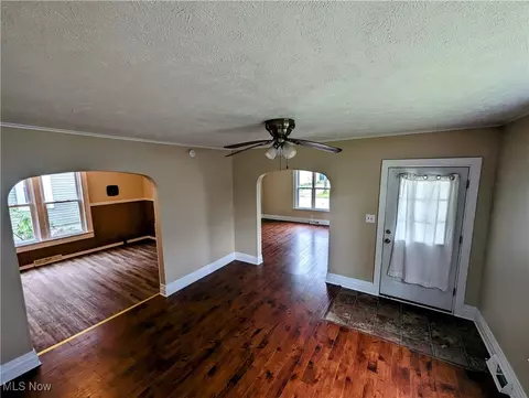 Living - 1636 W 8th St, Ashtabula, OH 44004 photo 2 of 5