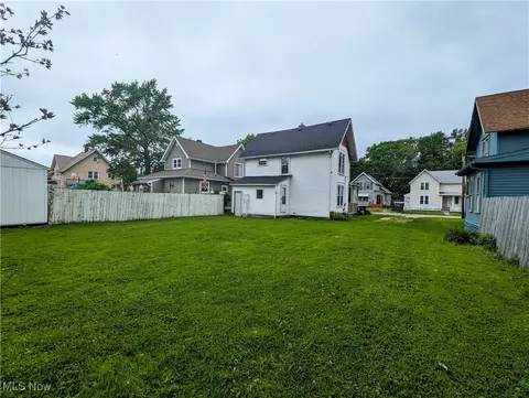 Exterior - 1636 W 8th St, Ashtabula, OH 44004 photo 5 of 6