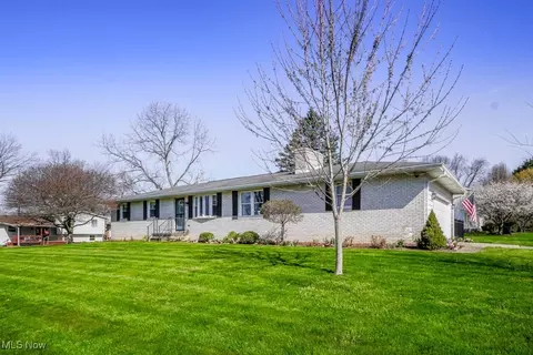 1141 Birchtree St, Louisville, OH 44641