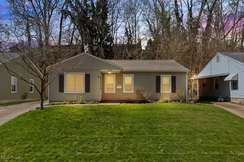 104 Robinwood Blvd, Akron, OH 44312