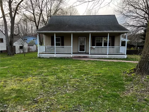912 Middlebury Rd, Kent, OH 44240