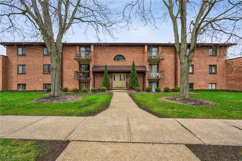 600 Tollis Pkwy #209, Broadview Heights, OH 44147