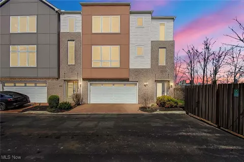 2347 City View Dr, Cleveland, OH 44113